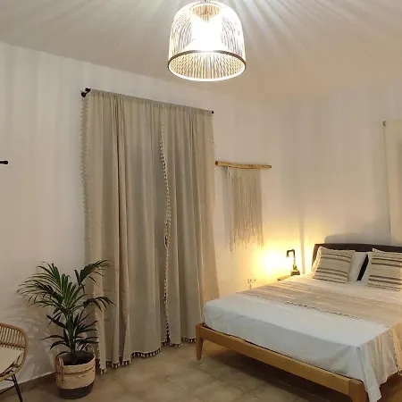 Apartment Plakourakia Finikas (Syros)