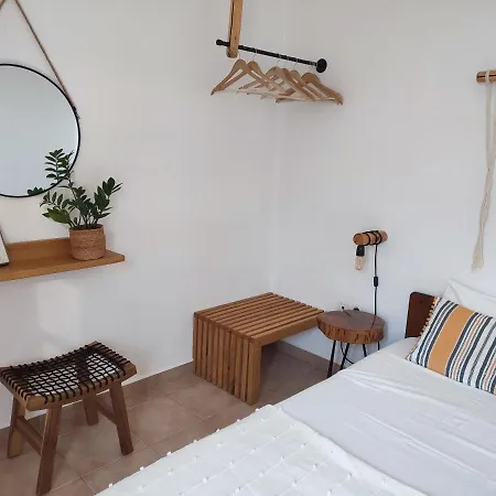 Plakourakia Finikas (Syros)