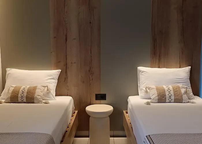 Plakourakia Finikas (Syros)